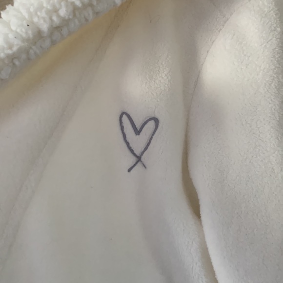 XS/S Victoria Secret White Plush robe - Picture 2 of 4